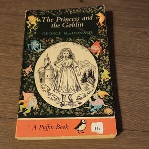 The Princess and the Goblin - Puffin Paperback Book   Vintage